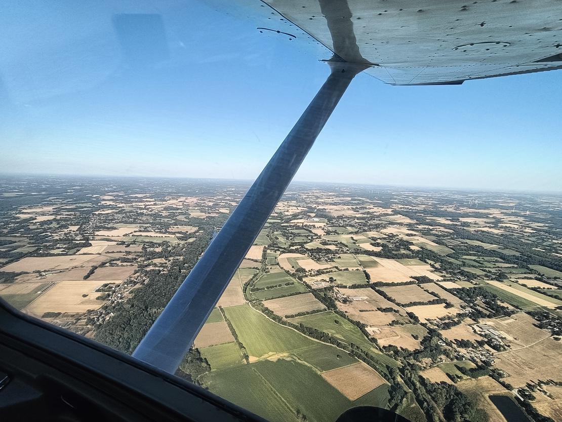 Local Flight Around Redon